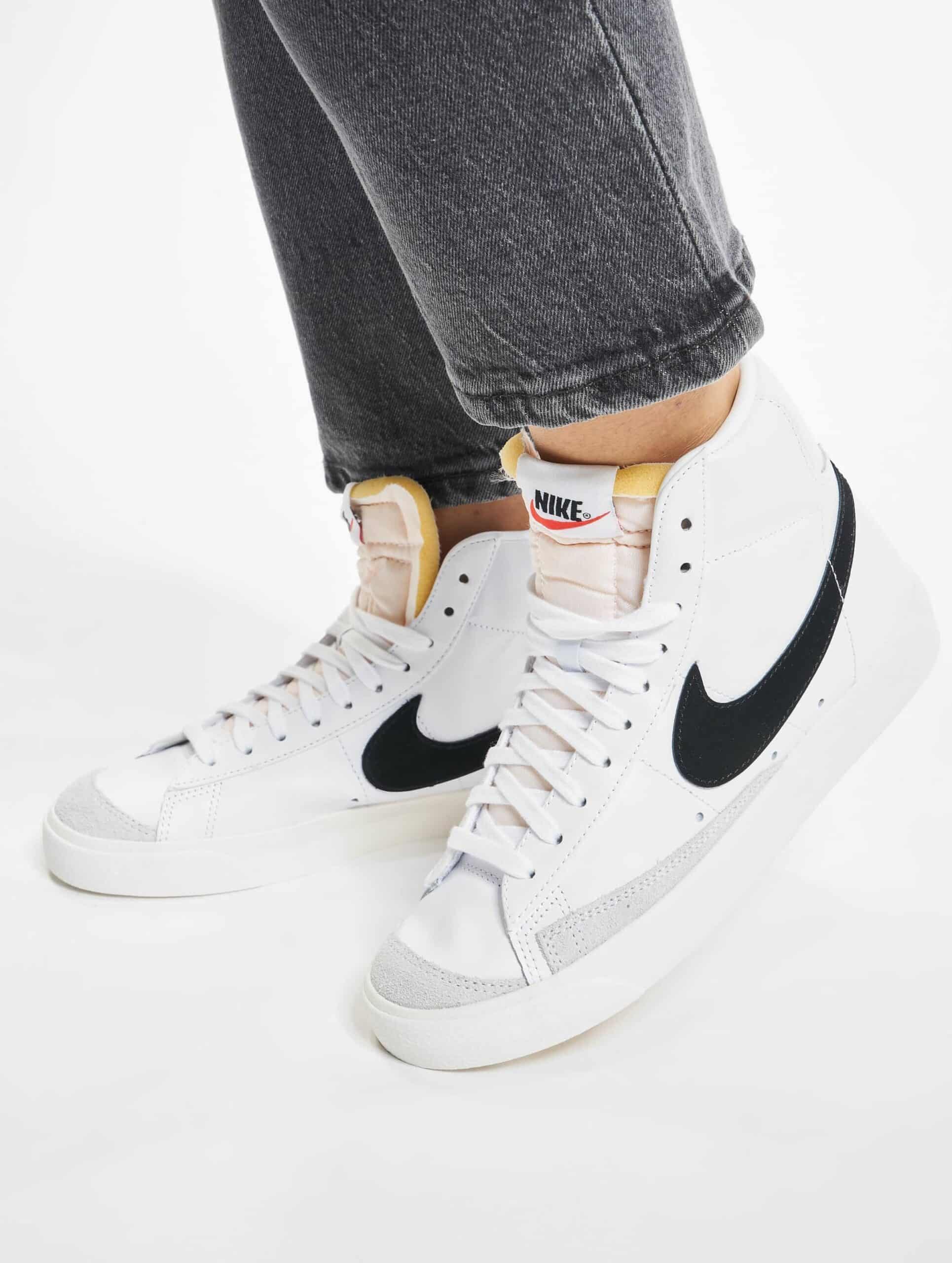 Nike Blazer Mid '77 Sneaker Frauen,Unisex op kleur wit, Maat 35.5